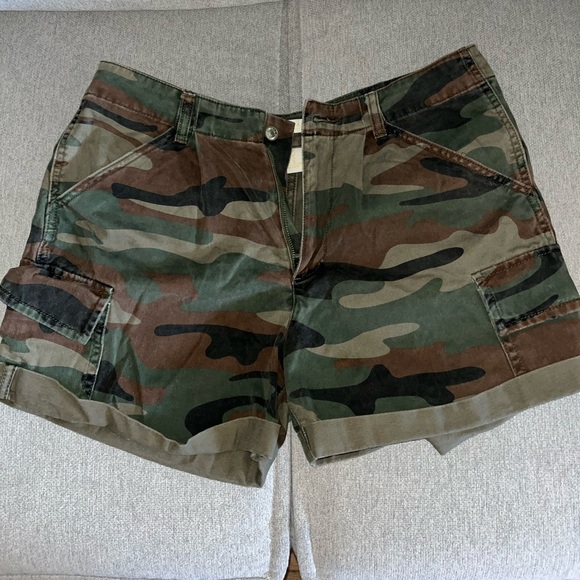 Camo shorts - Picture 1 of 8